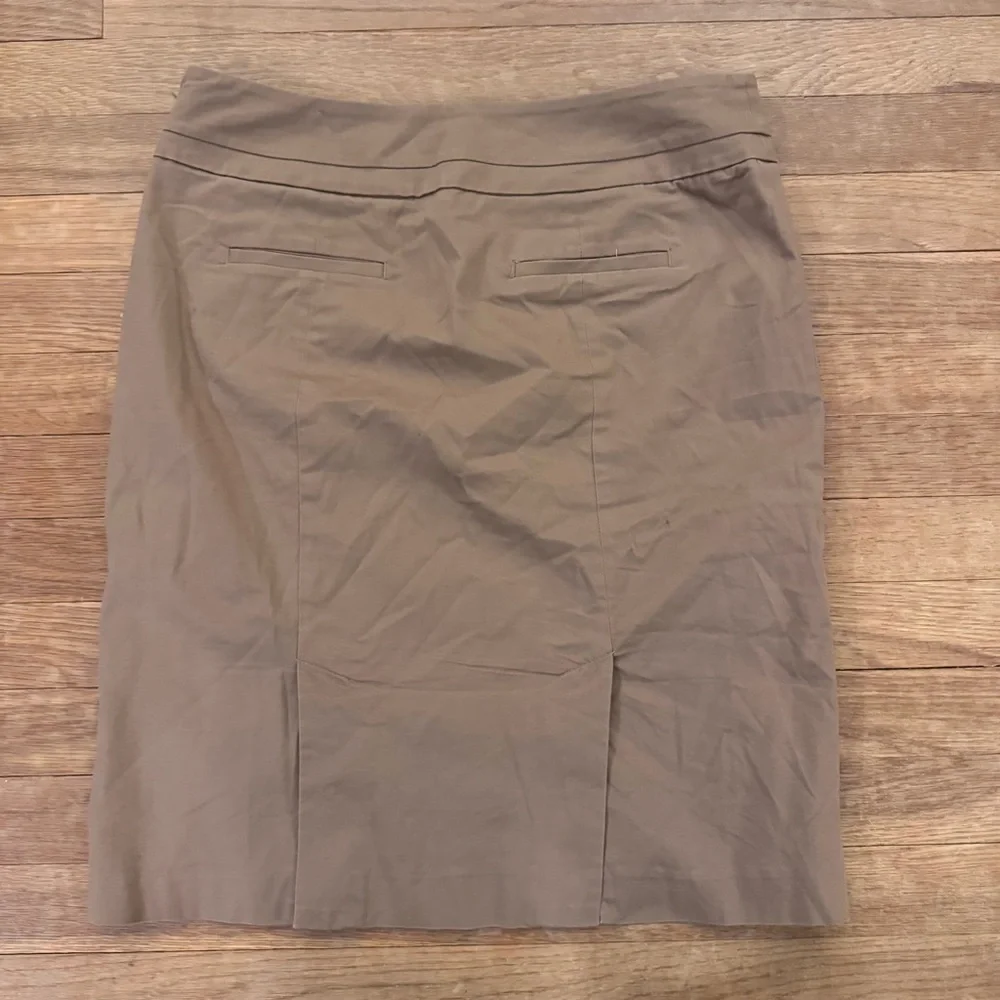 Loft tan knee length pencil skirt size 8 b70